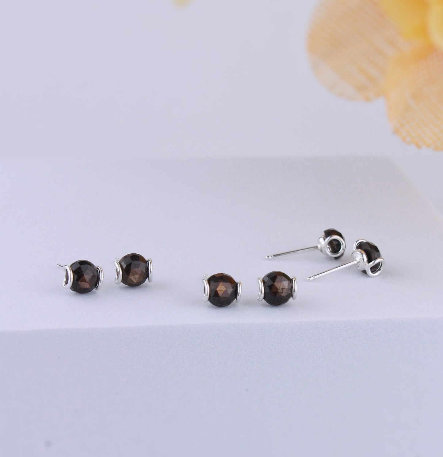 Curve Claw Set Studs